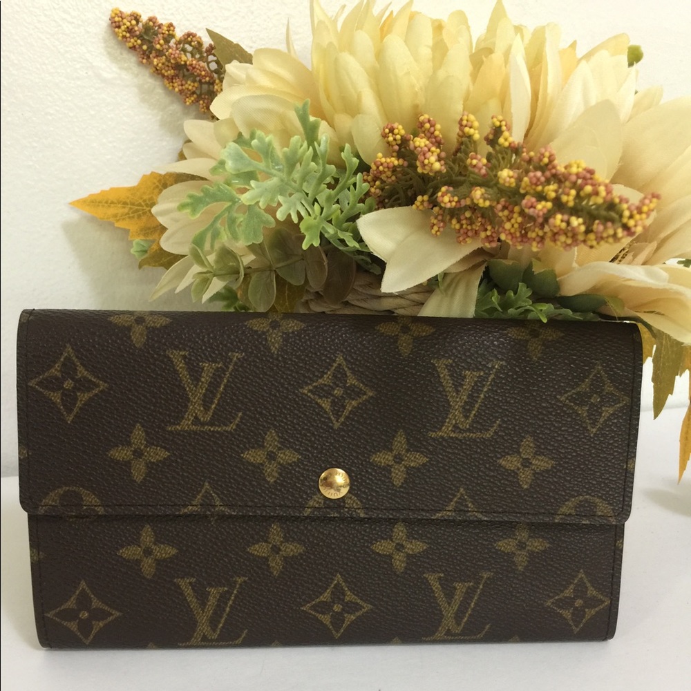 Authentic Louis Vuitton Sarah wallet